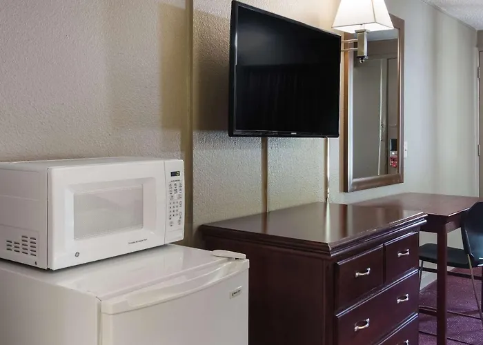 Econo I-79 Hotel 2*