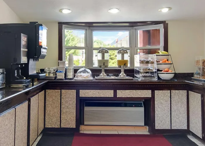 Econo I-79 Hotel 2*