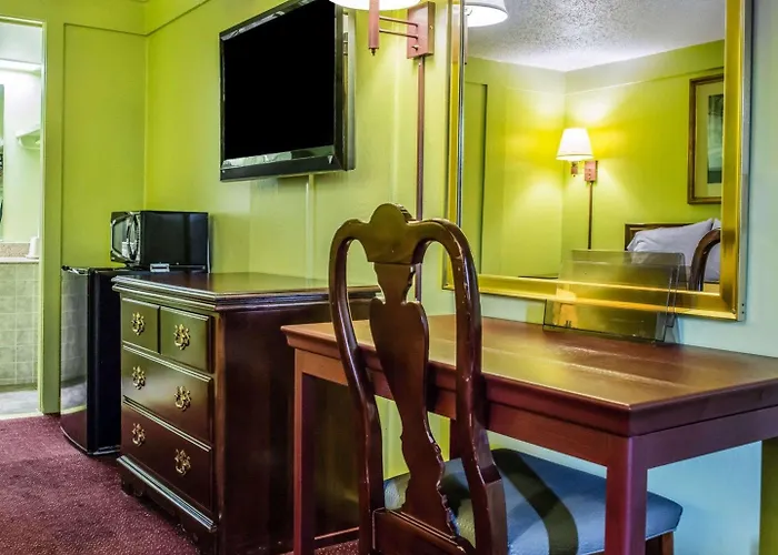 Econo I-79 Hotel