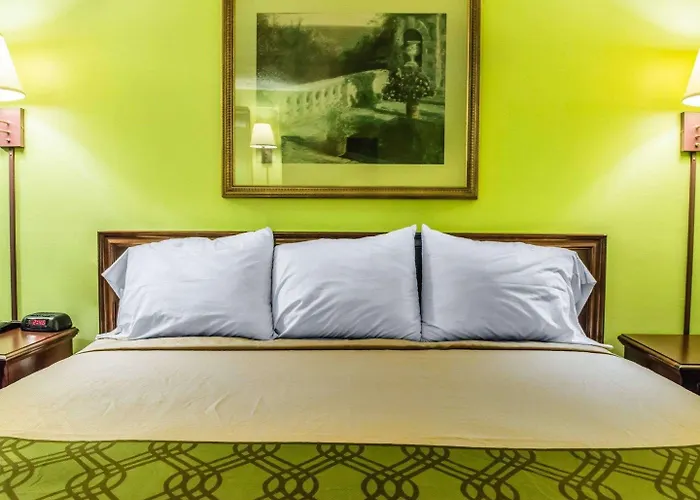Econo I-79 Hotel 2*