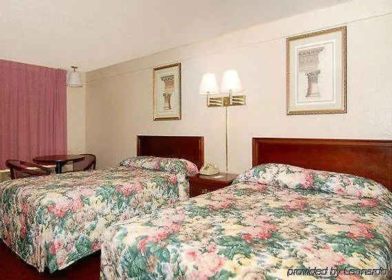 Hotel Econo I-79 2*