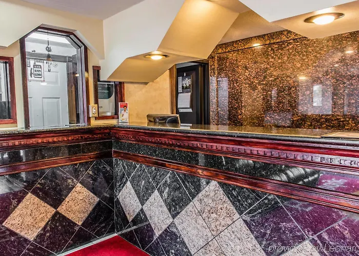 Hotel Econo I-79 2*