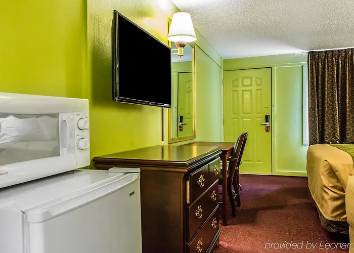 Hotel Econo I-79 2*