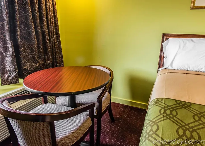 Hotel Econo I-79 2*