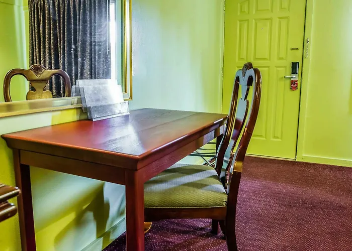 Econo I-79 Hotel Pittsburgh